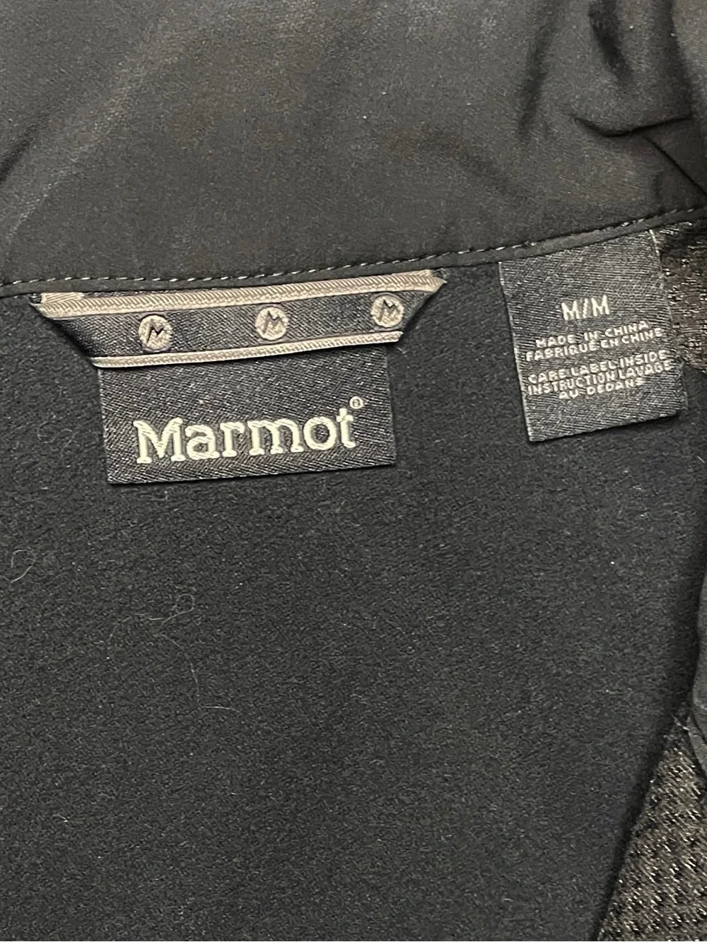 MARMOT Softshell Vest Mens Medium Black Full Zip Pockets Outdoor Hiking Camping